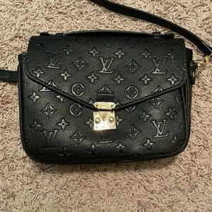 Black cross body purse